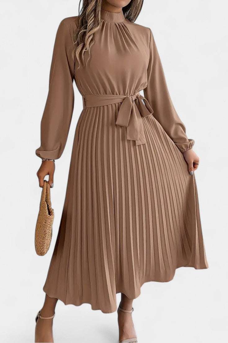 Vestido Theresa de Cuello Alto con Cinturón Plisado