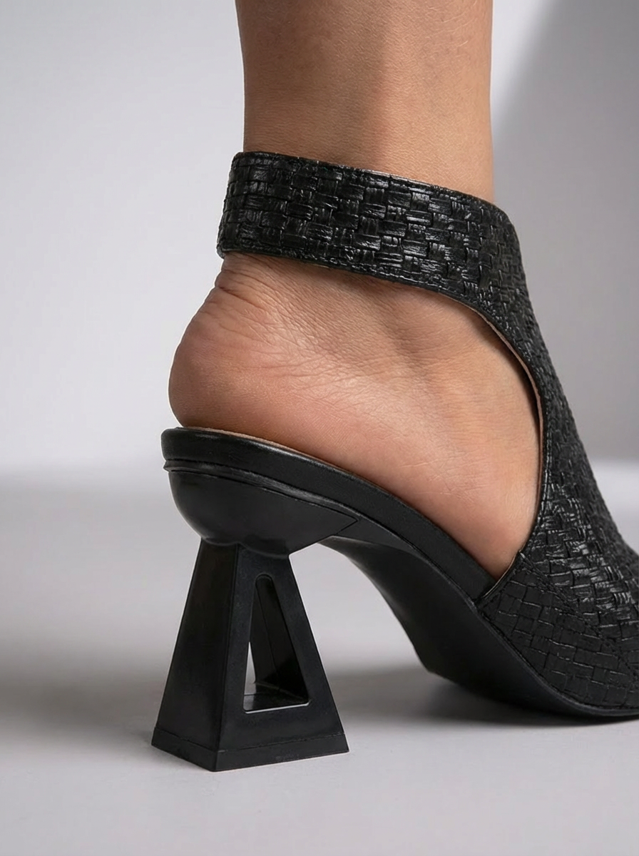 Graciela™ | Elegante Sandalia Trenzada con Tacón Geométrico